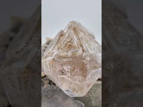 Window / Fenster Quartz on matrix