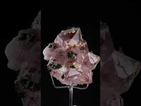 Hematite included quartz with green epidotes