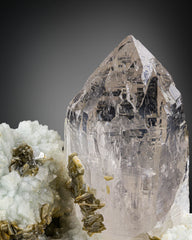 Interesting clear Quartz crystal combine with Mica perched on Albite matrix